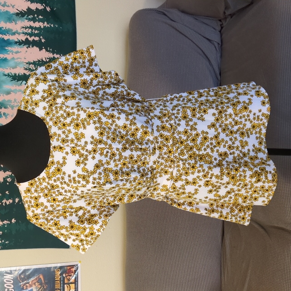 Lane Bryant Sz 12 White Blouse with Yellow Flowers & Detachable Tie Belt.